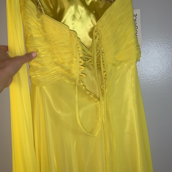 COPY - Tony bowls Prom Dress ,size 10 , yellow color size 10 - Picture 12 of 16